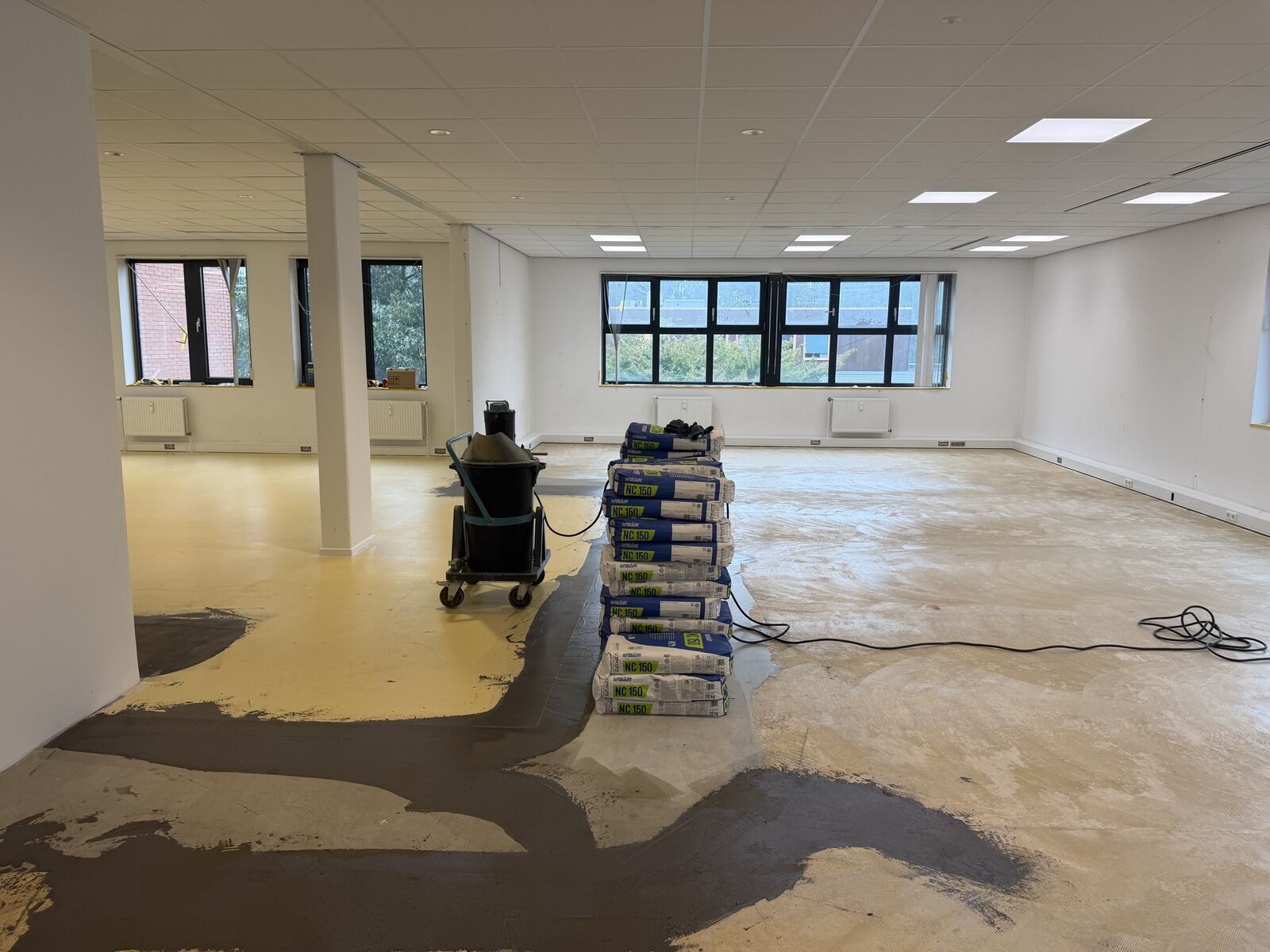 PVC visgraat vloer kantoorpand Arnhem - foto 2