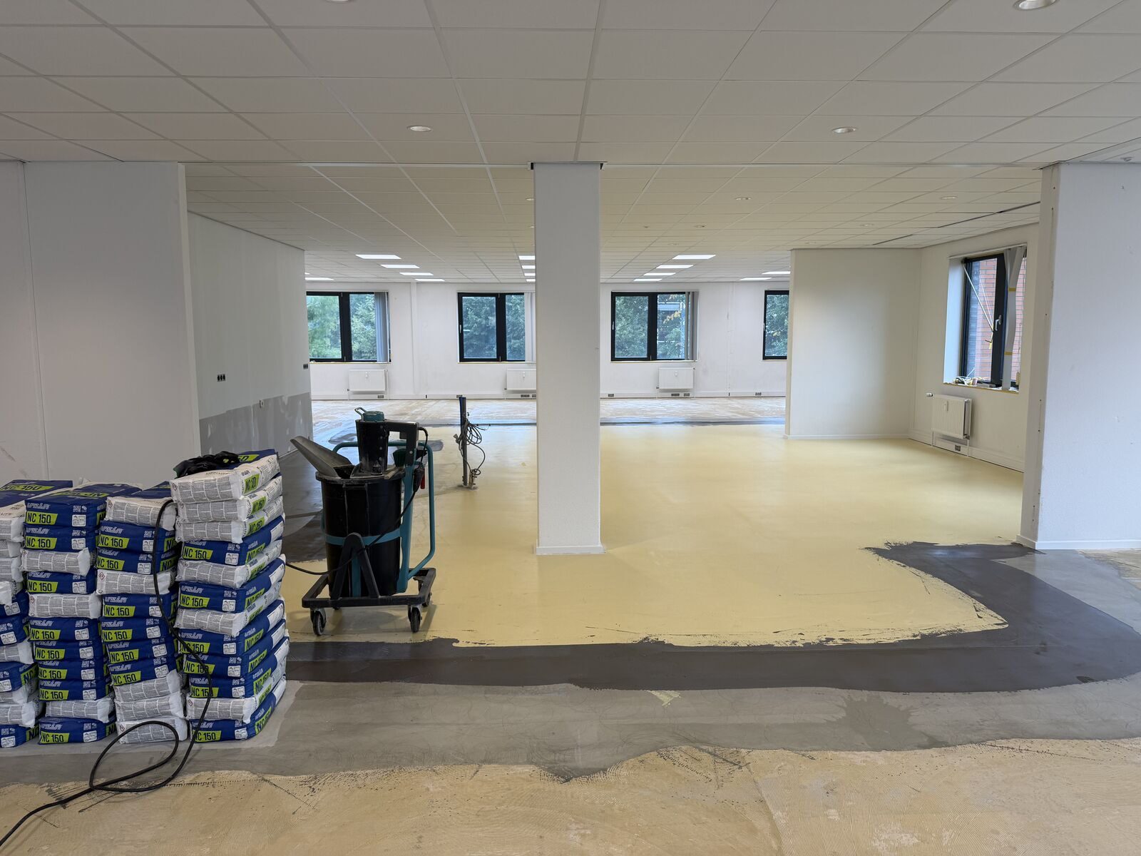 PVC visgraat vloer kantoorpand Arnhem - foto 4