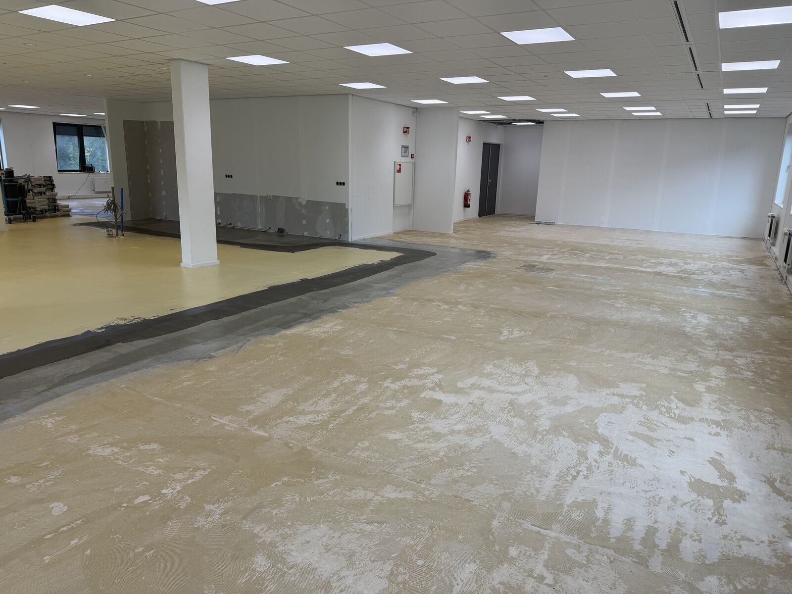 PVC visgraat vloer kantoorpand Arnhem - foto 6