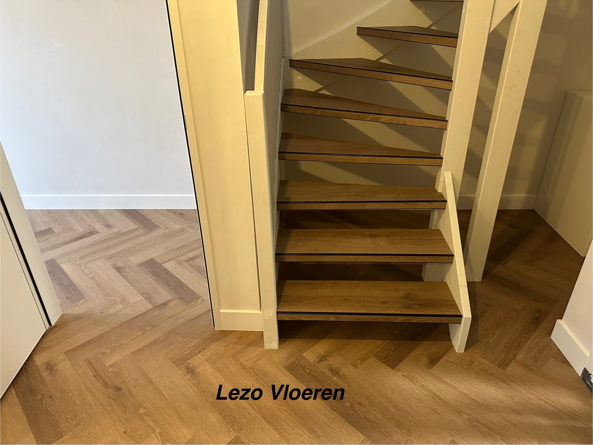 PVC visgraat vloer en traprenovatie Almere - foto 9