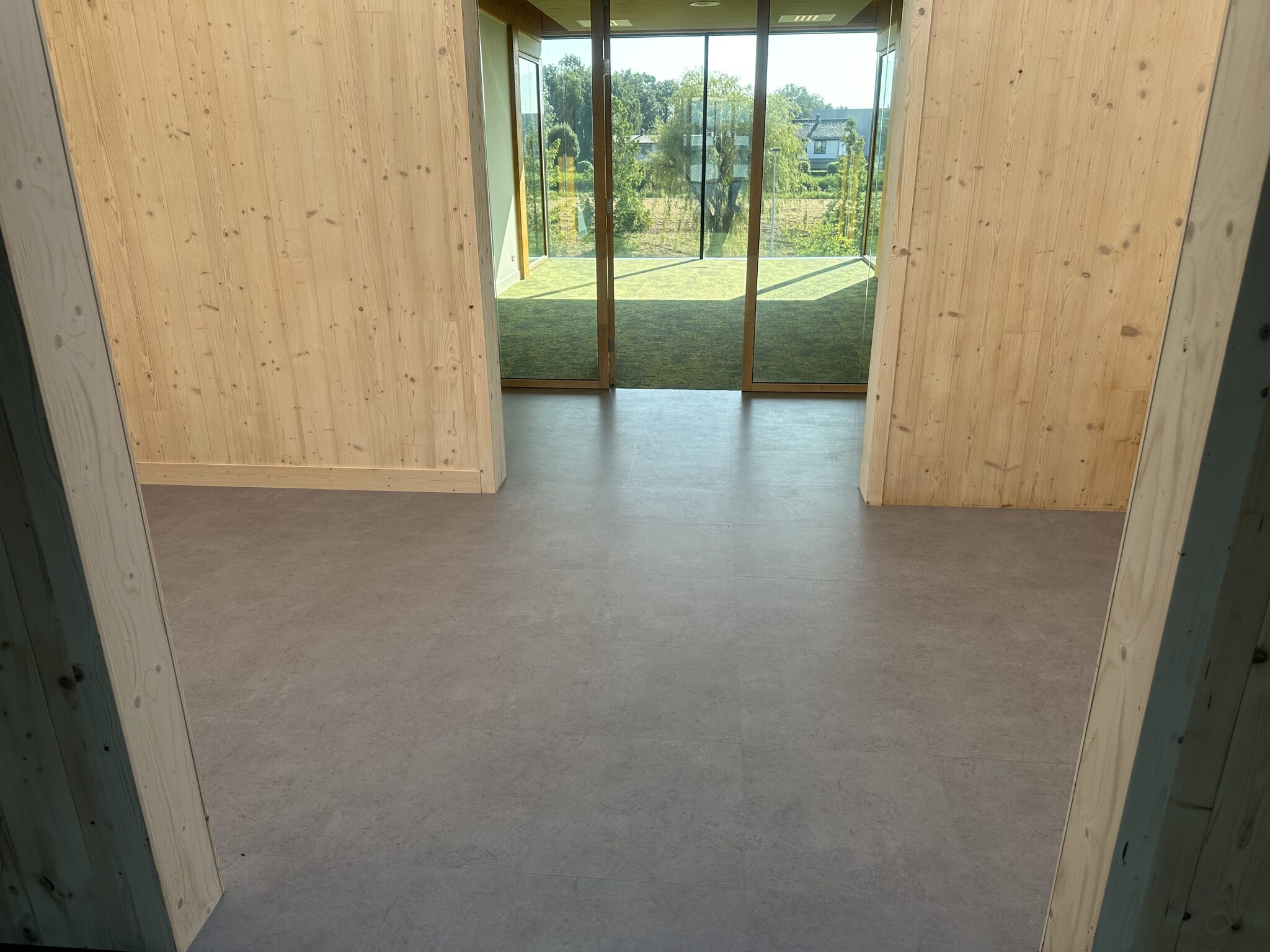 Tapijttegels bedrijfspand Alphen aan den Rijn - foto 8