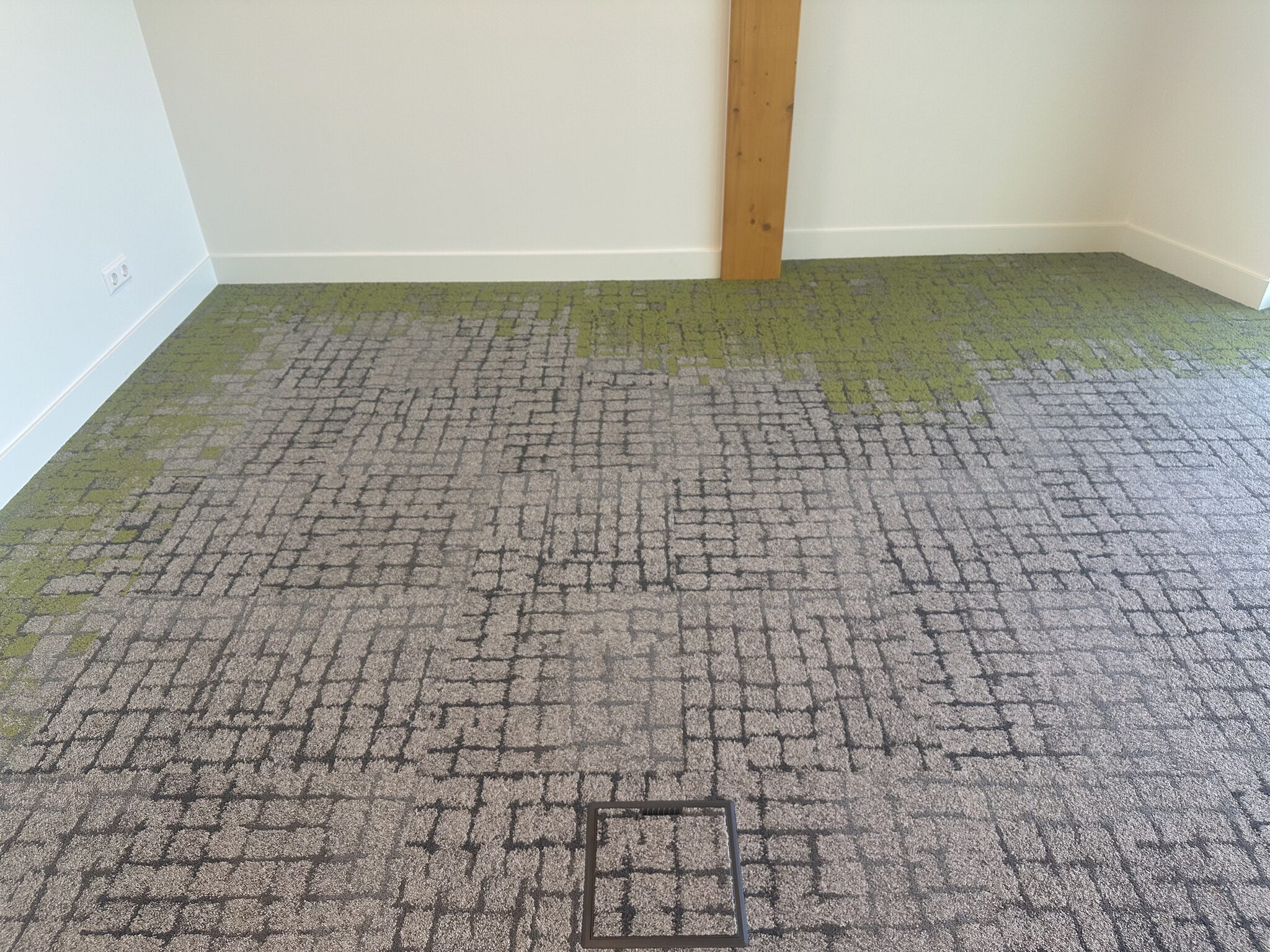 Tapijttegels bedrijfspand Alphen aan den Rijn - foto 12