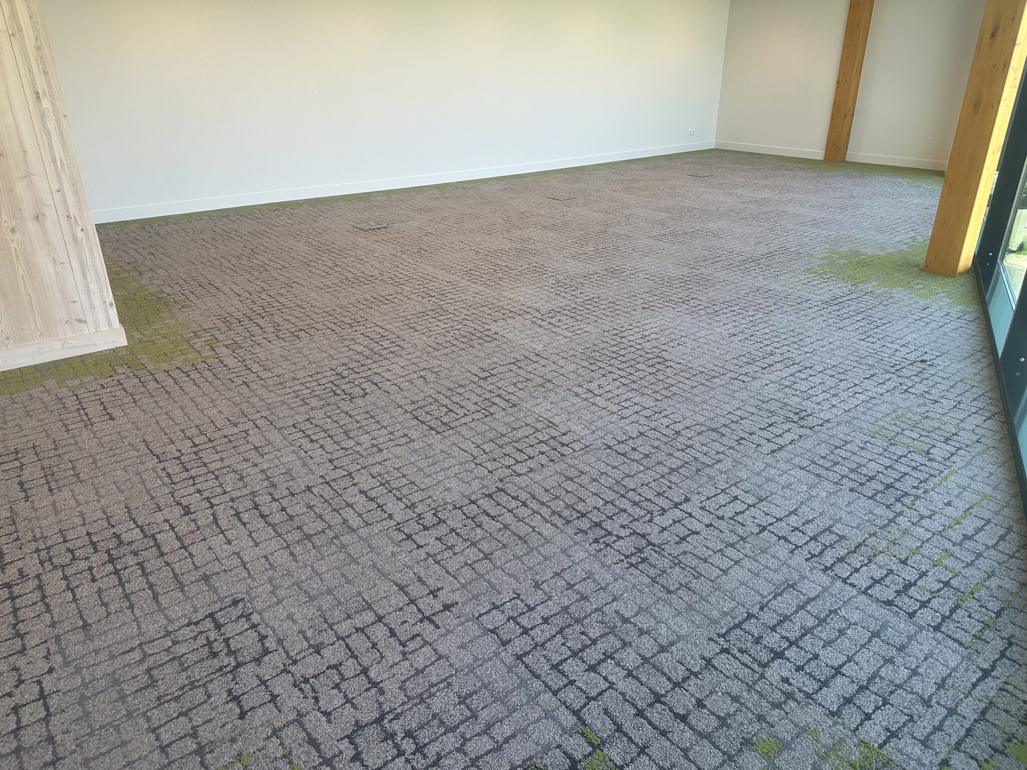 Tapijttegels bedrijfspand Alphen aan den Rijn - foto 15